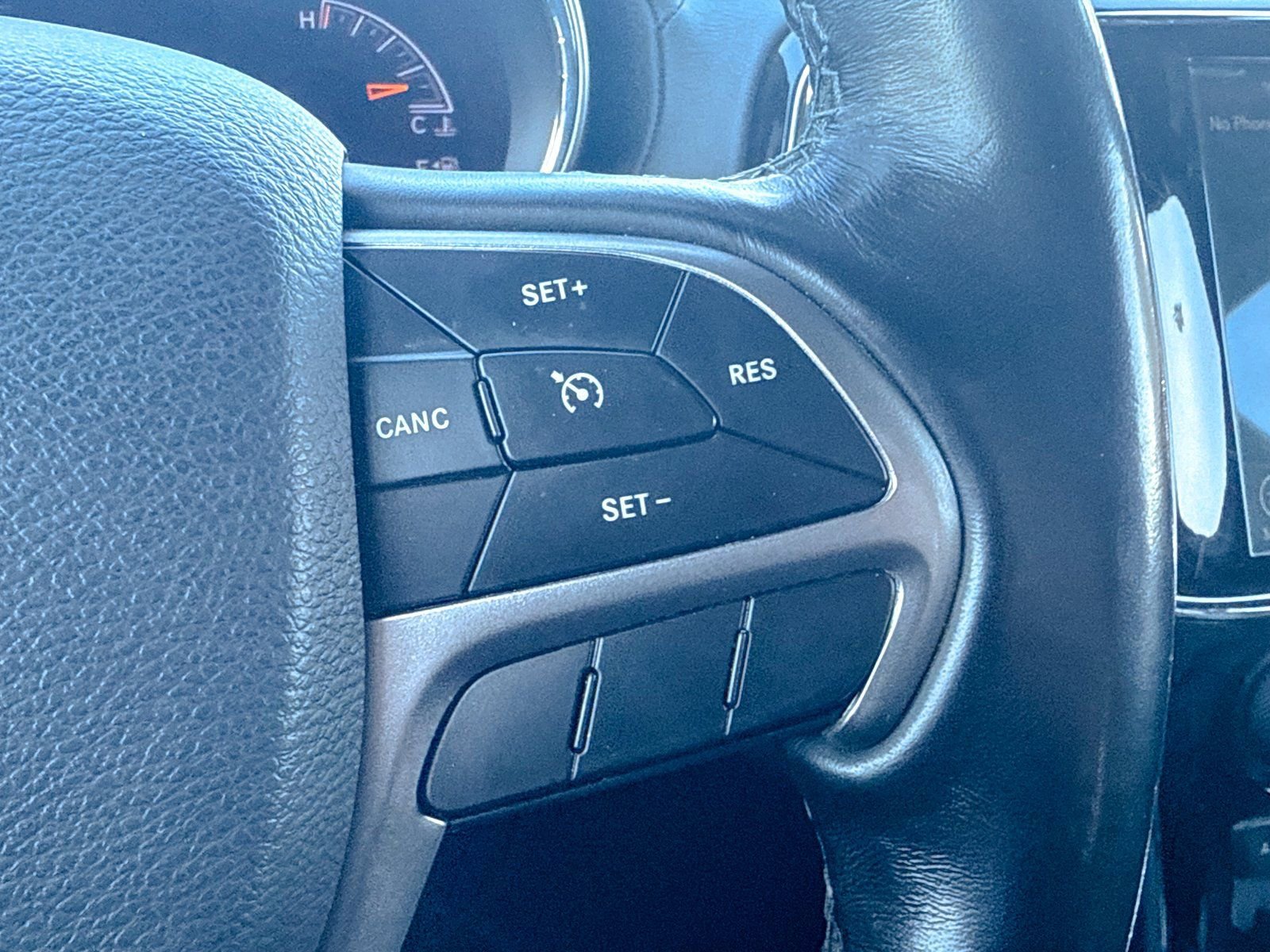 Used 2020 Jeep Grand Cherokee Overland AWD/4WD image 44