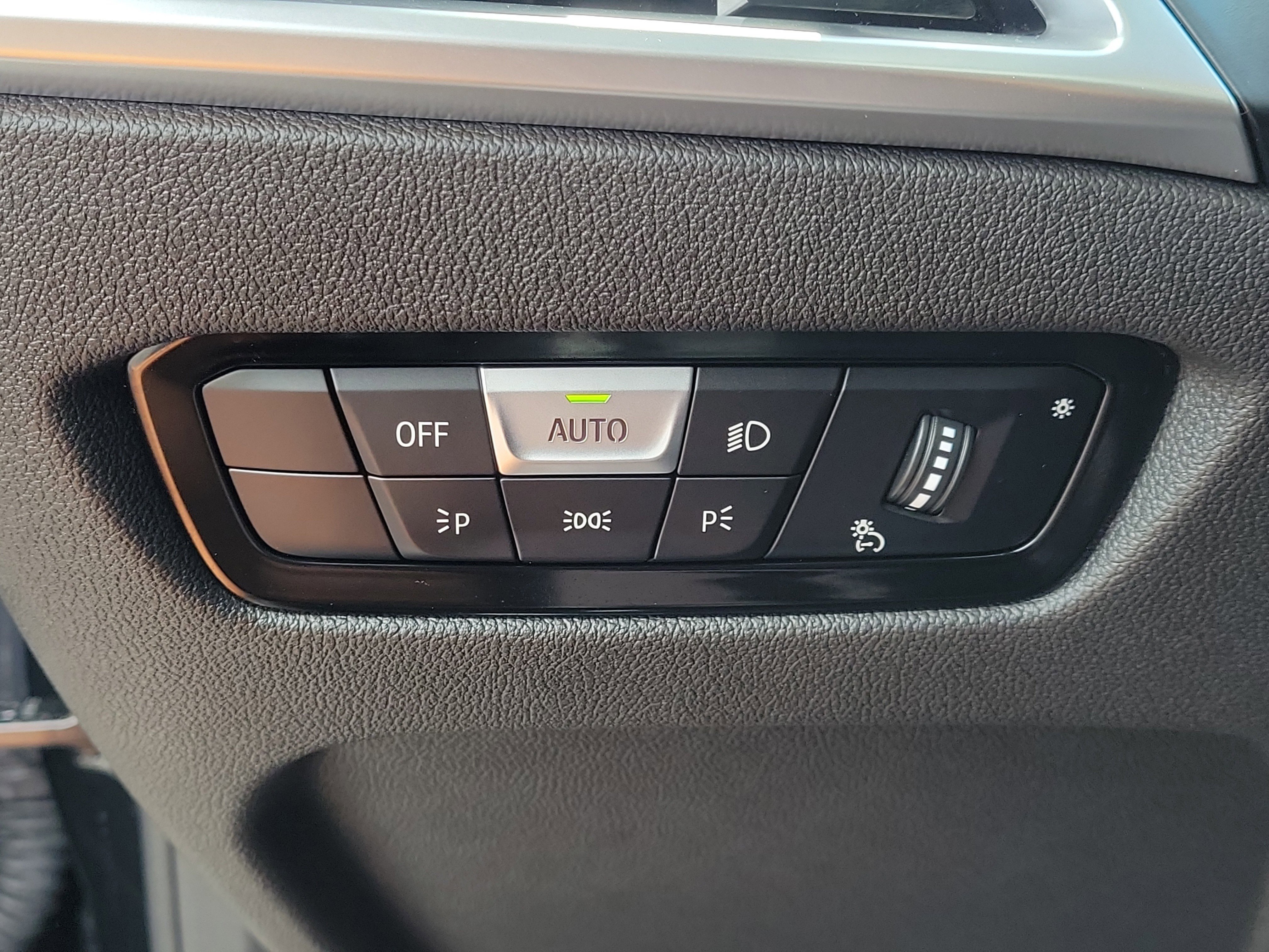 Used 2025 BMW M240i Coupe w/ Premium Package image 29