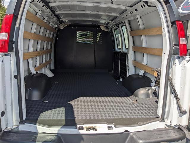 Used 2024 GMC Savana 2500 w/ Driver Convenience Package image 9