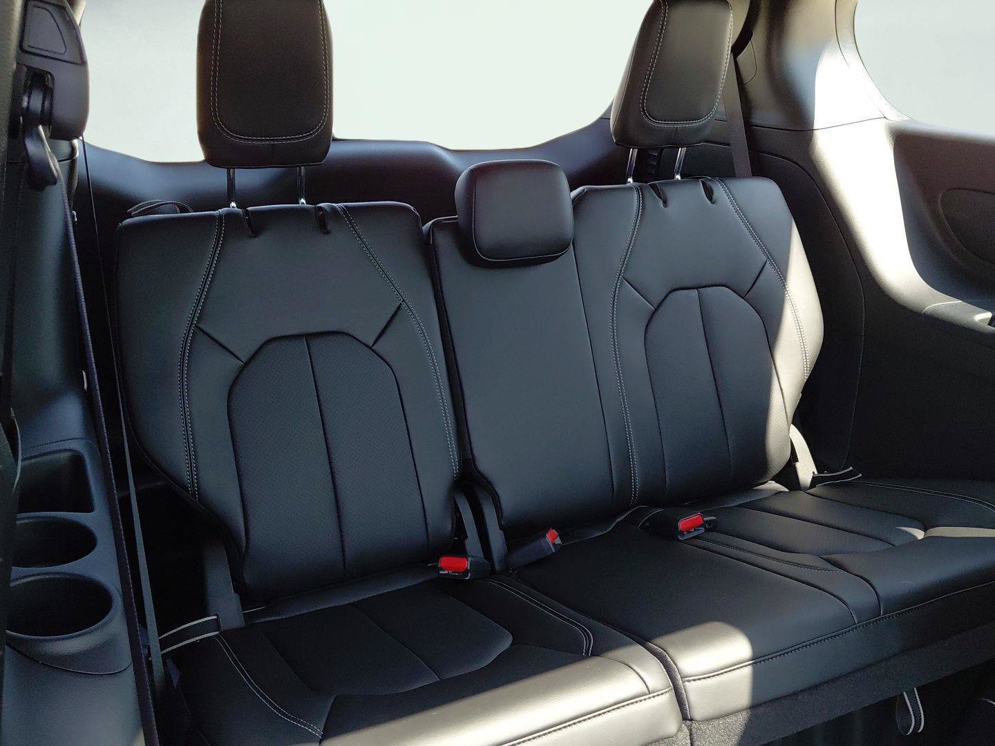 New 2026 Chrysler Pacifica Select AWD/4WD image 17
