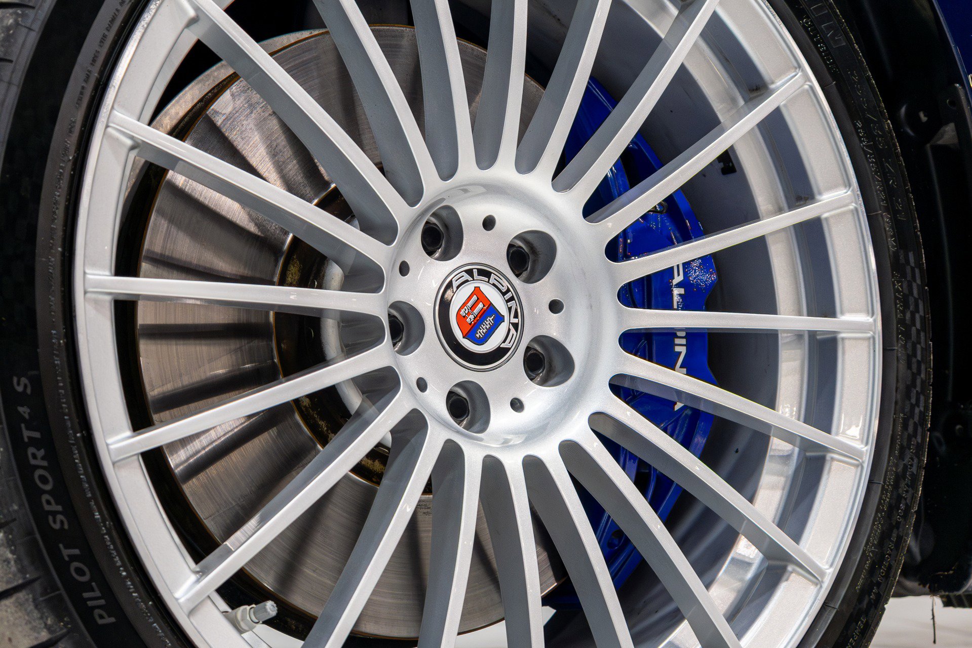 Used 2020 BMW ALPINA B7 xDrive w/ Interior Design Package image 21