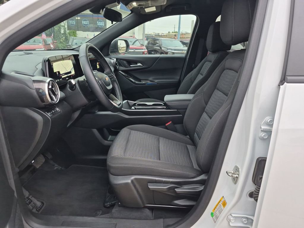 Used 2025 Chevrolet Equinox LT AWD/4WD image 11