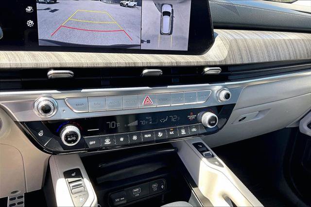 Used 2024 Kia Telluride SX Prestige w/ Towing Package image 16