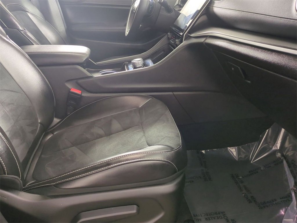 Used 2024 Jeep Grand Cherokee Altitude image 27