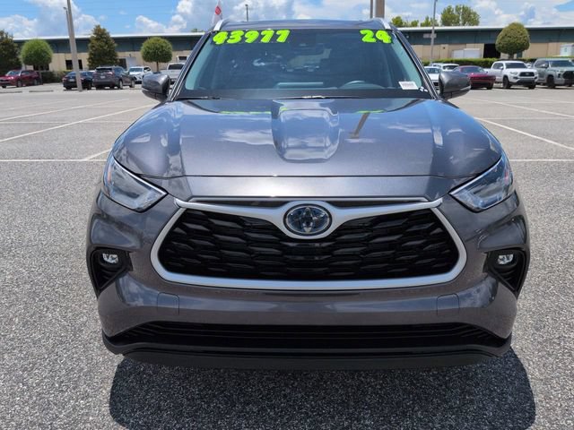 Certified 2024 Toyota Highlander XLE FWD image 9