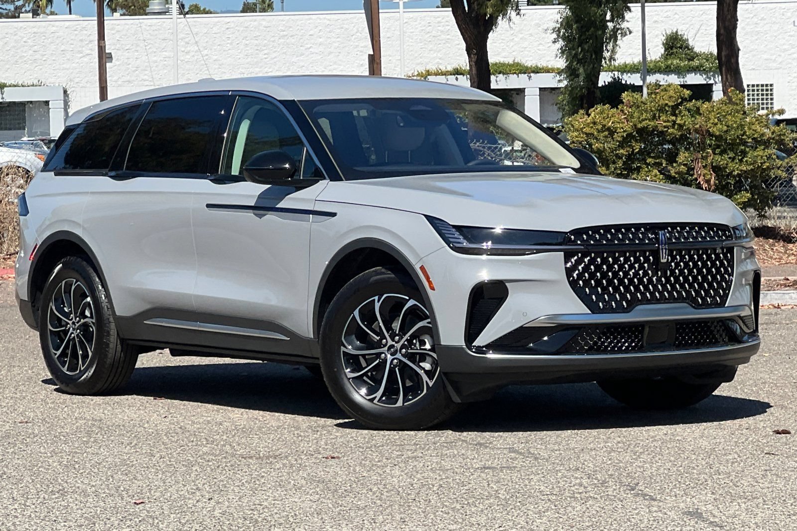 New 2026 Lincoln Nautilus Premier AWD/4WD image 2