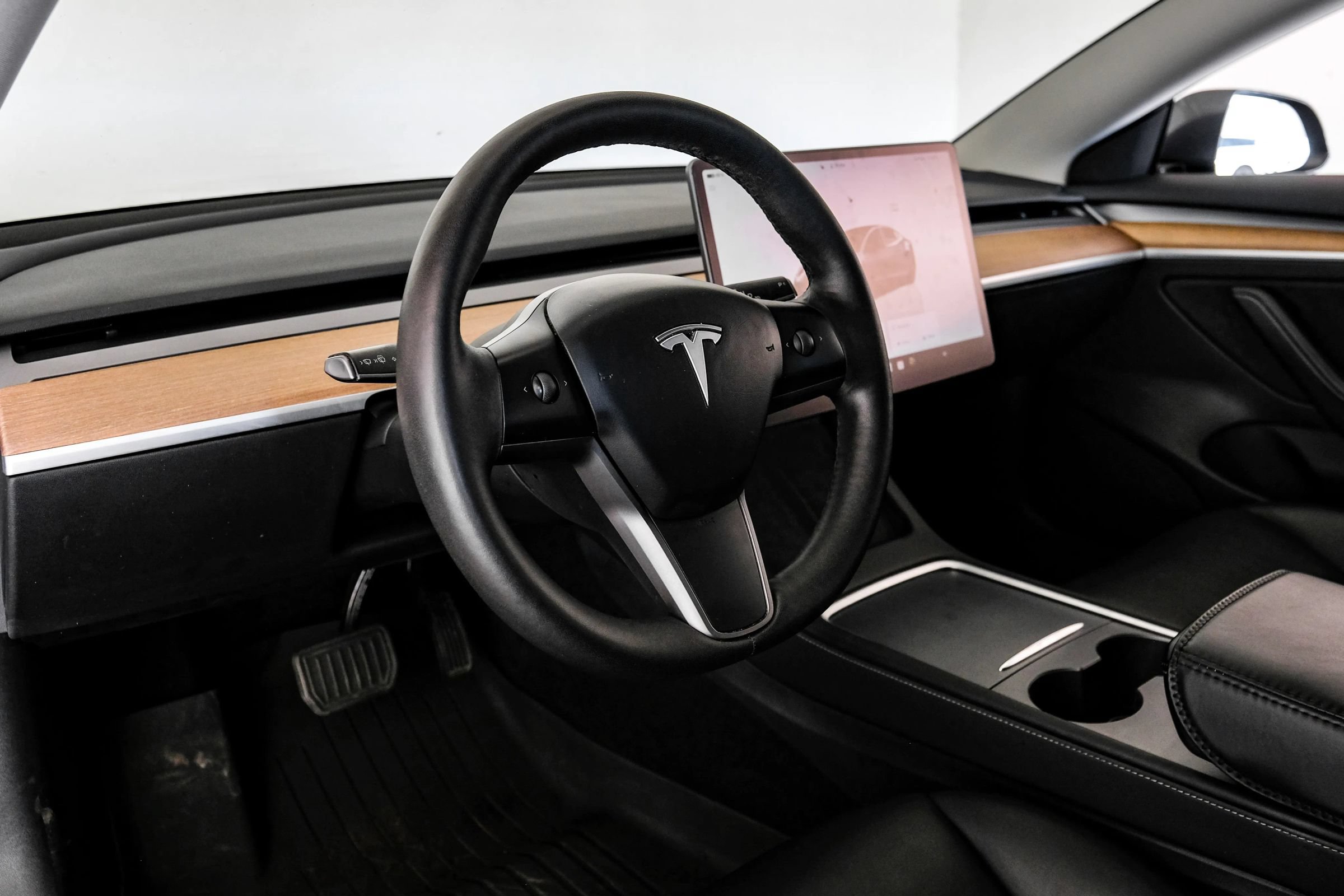 Used 2023 Tesla Model 3 Standard Range RWD image 3
