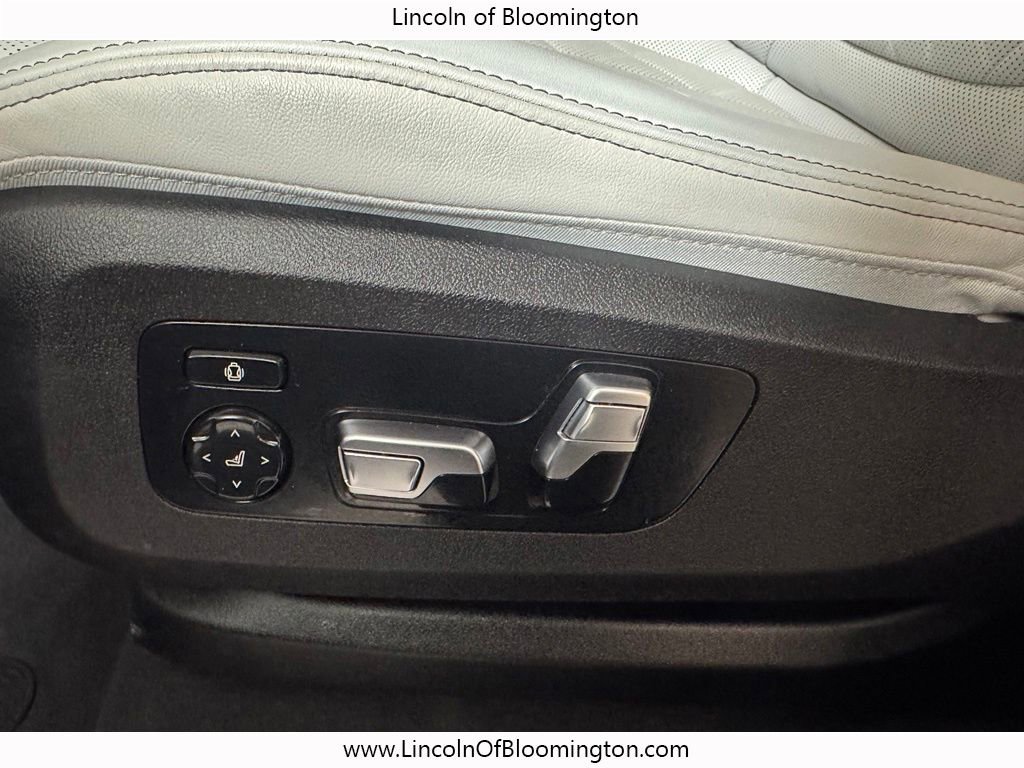 Used 2023 BMW X7 xDrive40i w/ Premium Package AWD/4WD image 28
