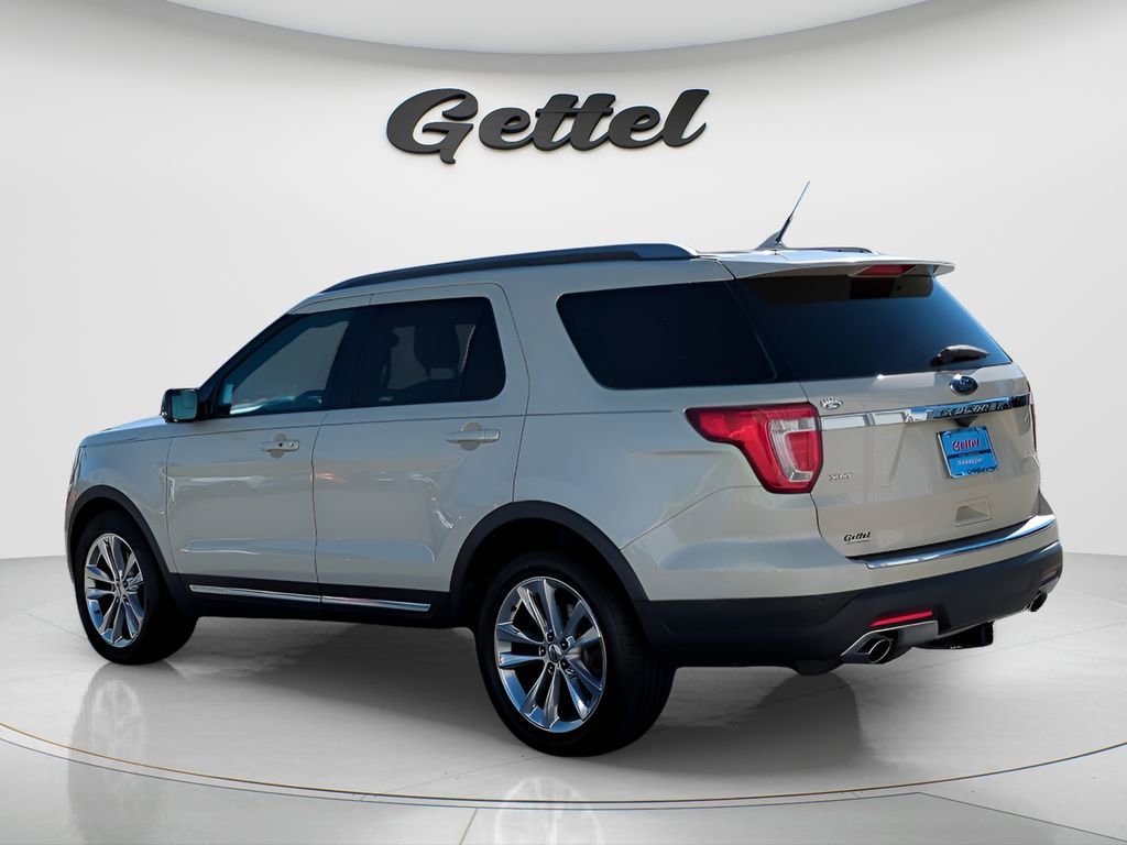 Used 2018 Ford Explorer XLT w/ Equipment Group 202A image 7