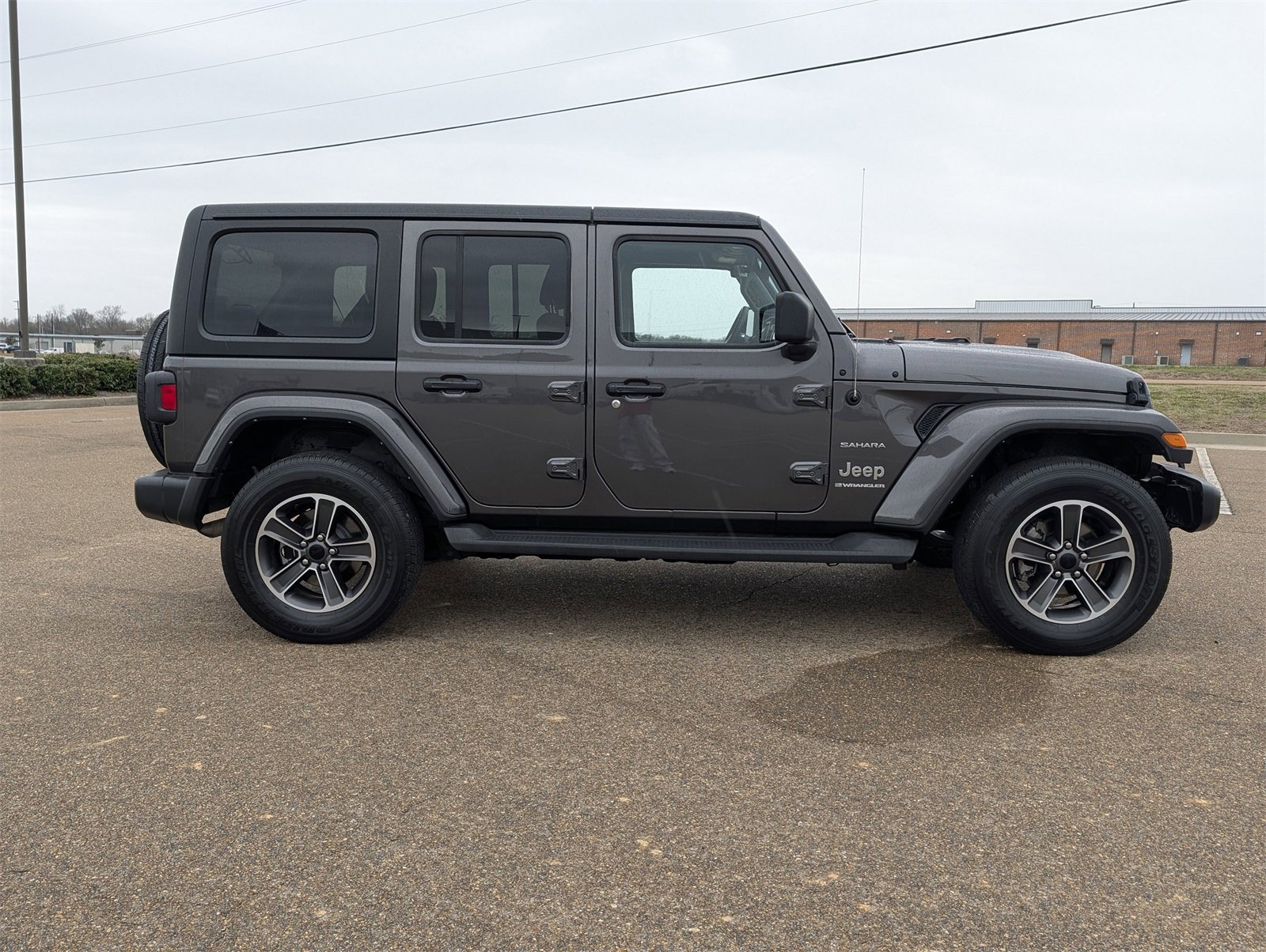 Used 2023 Jeep Wrangler Sahara w/ Cold Weather Group image 4