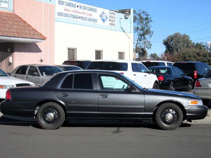 Used 2010 Ford Crown Victoria Police Interceptor image 3