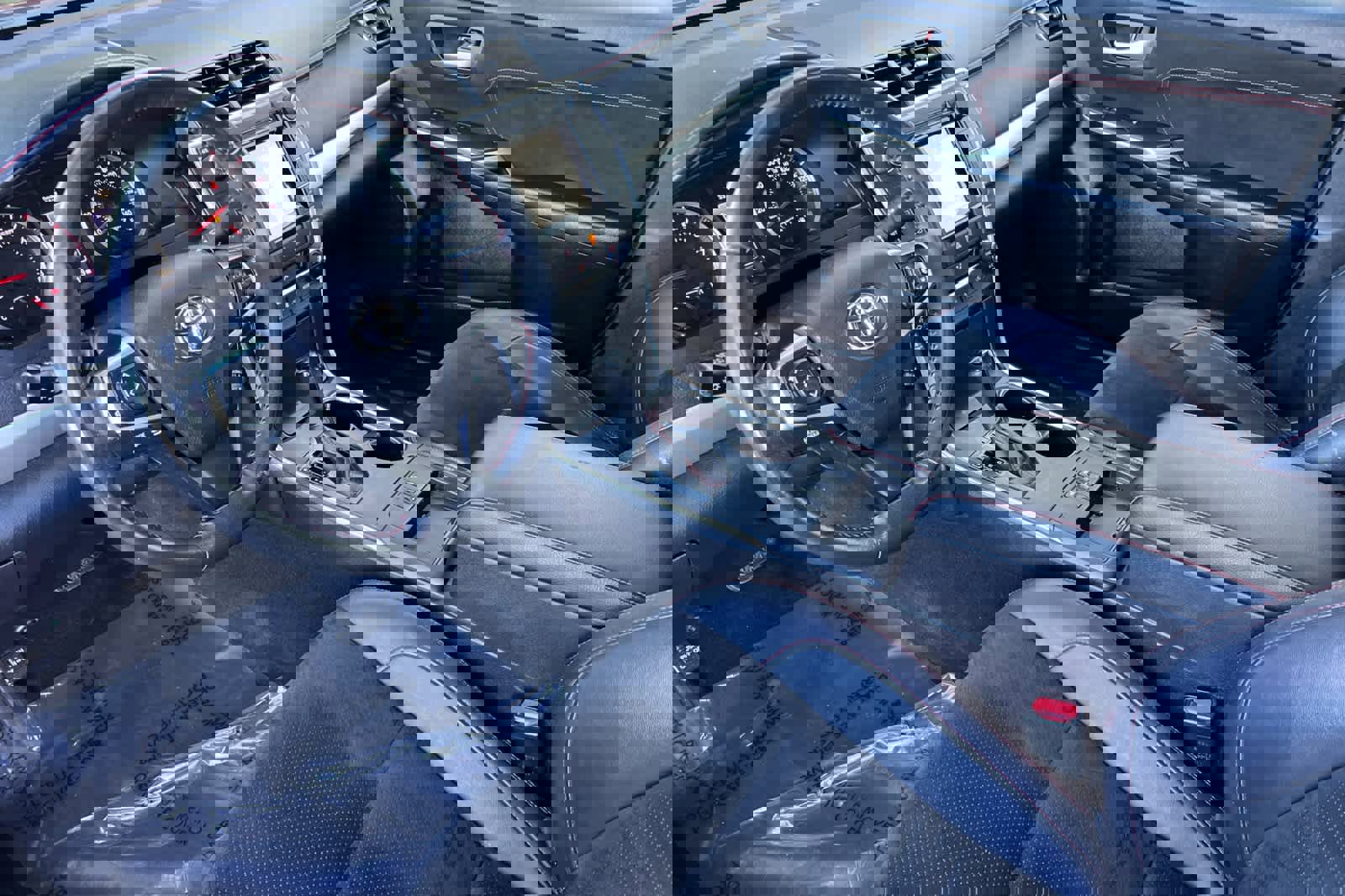 Used 2015 Toyota Camry XSE w/ Advanced Technology Package image 11