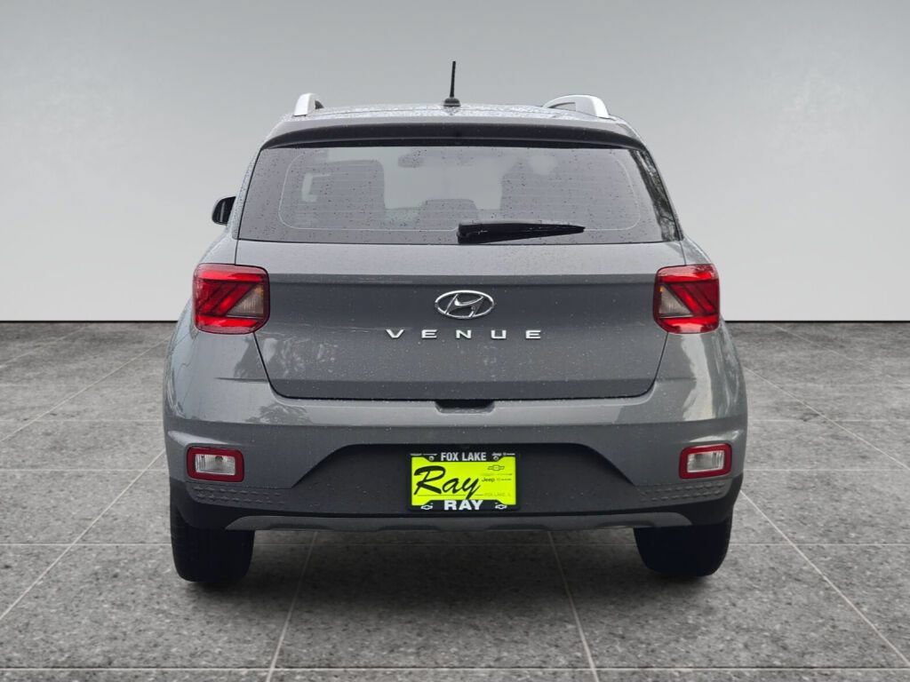 Used 2023 Hyundai Venue SEL FWD image 8