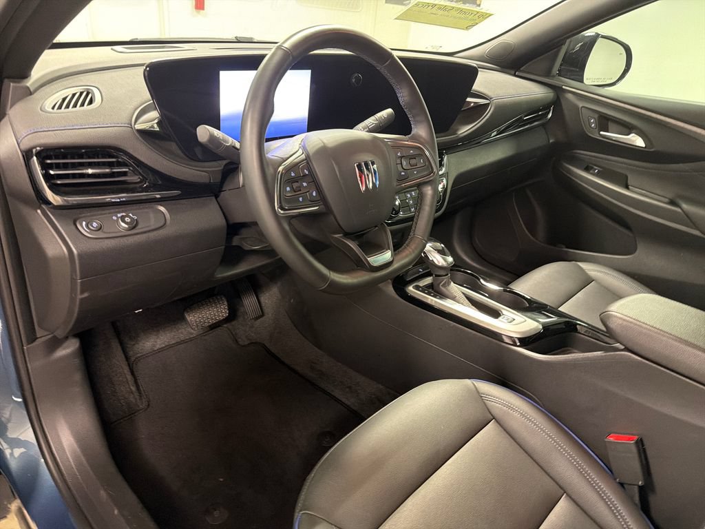 Used 2025 Buick Envista Sport Touring w/ Convenience I Package FWD image 25