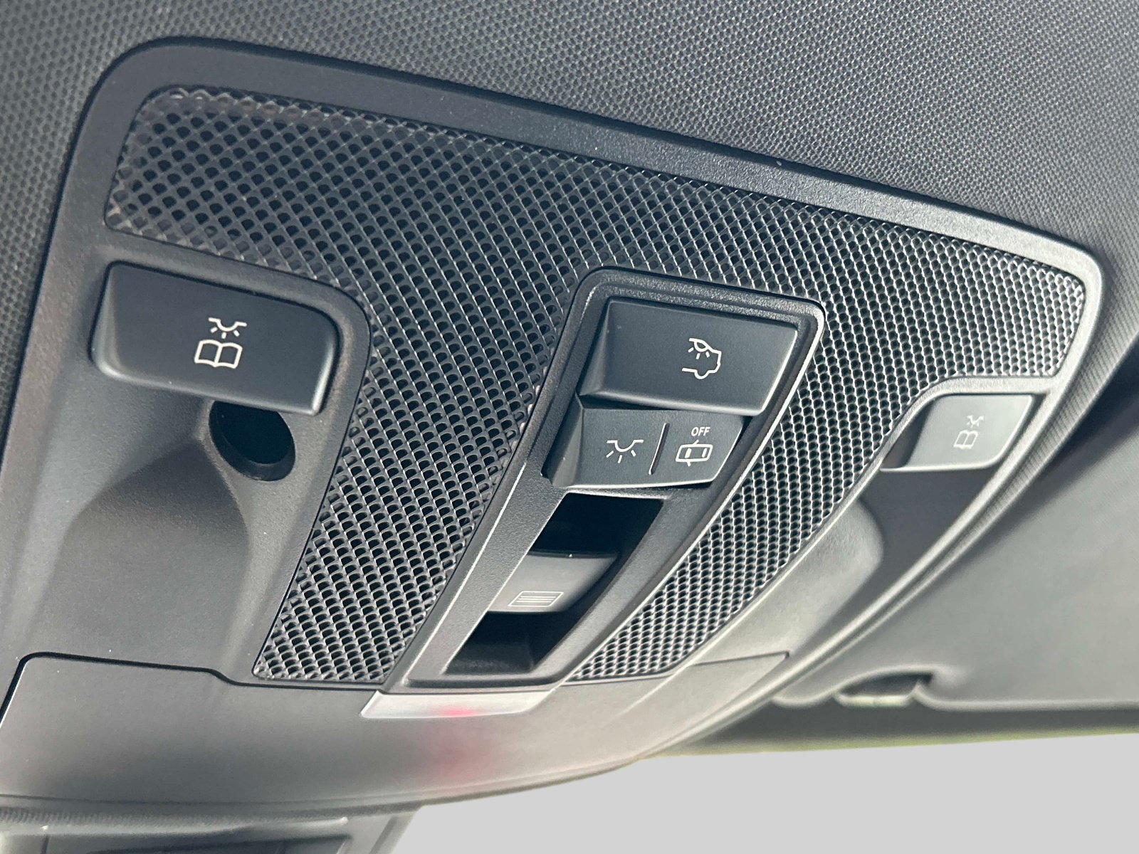 Used 2019 Mercedes-Benz CLA 250 4MATIC image 32