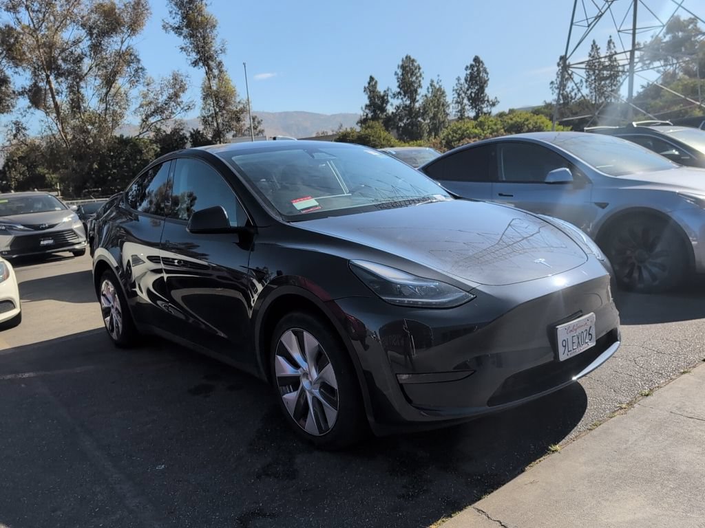 Used 2024 Tesla Model Y Long Range AWD/4WD image 3
