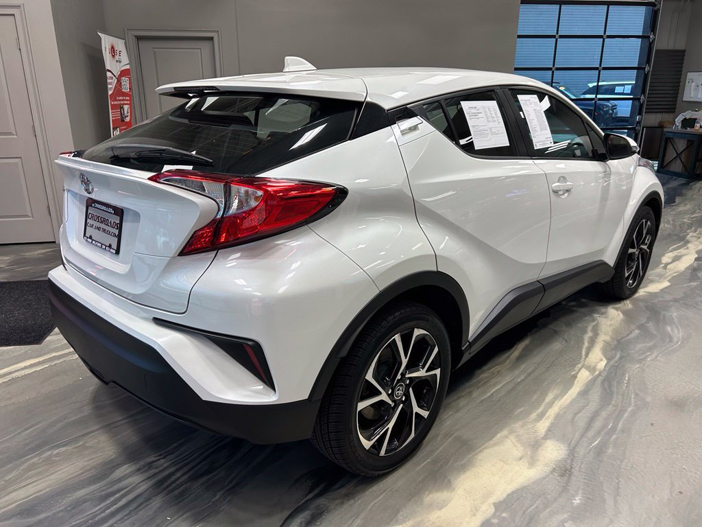 Used 2019 Toyota C-HR XLE FWD image 27