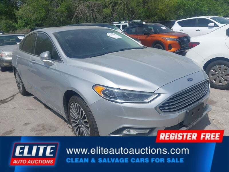Used 2017 Ford Fusion SE w/ Fusion SE Technology Package image 2