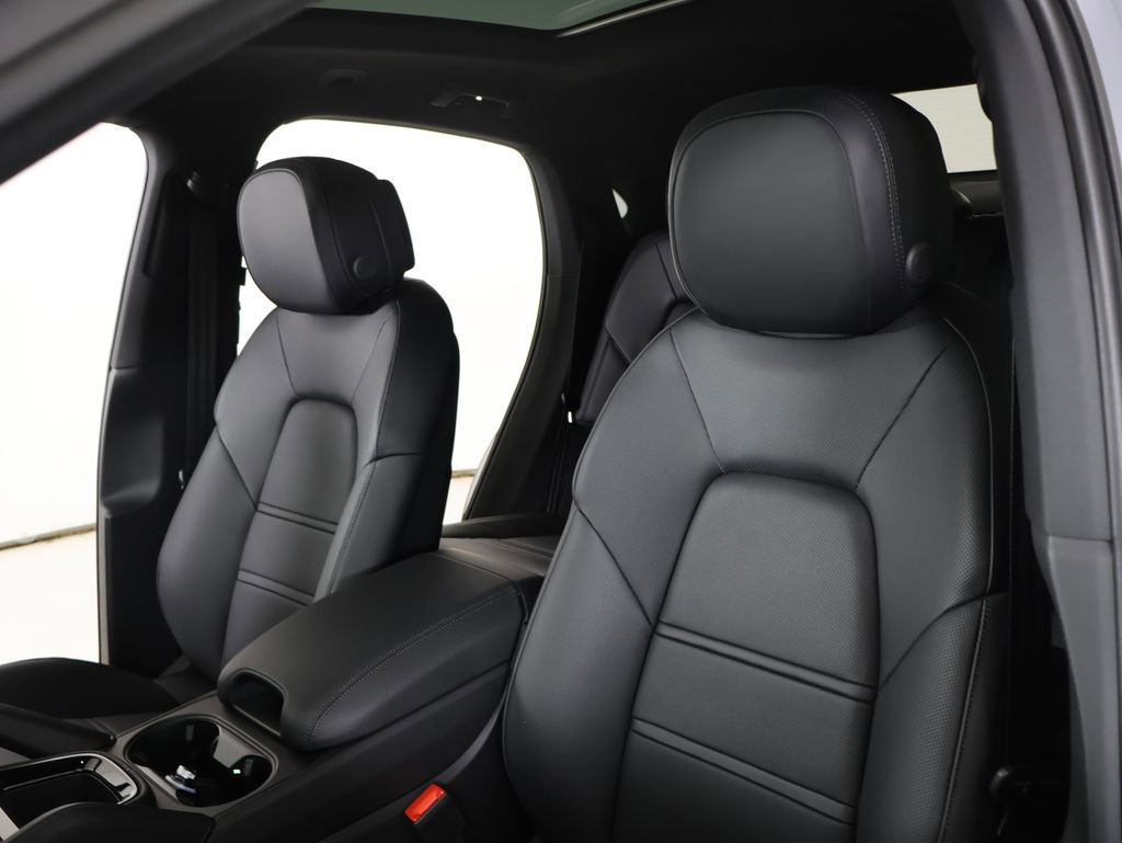 New 2026 Porsche Cayenne S image 11