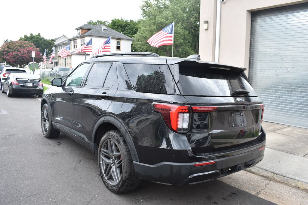 Used 2025 Ford Explorer ST-Line AWD/4WD image 8