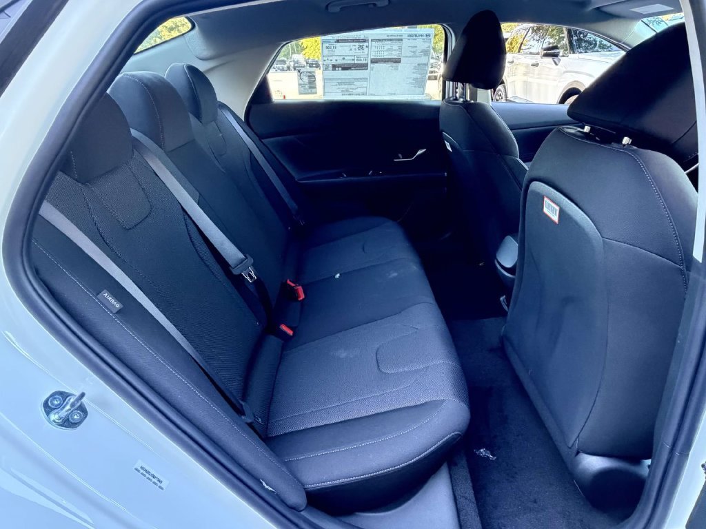 New 2026 Hyundai Elantra SE FWD image 10