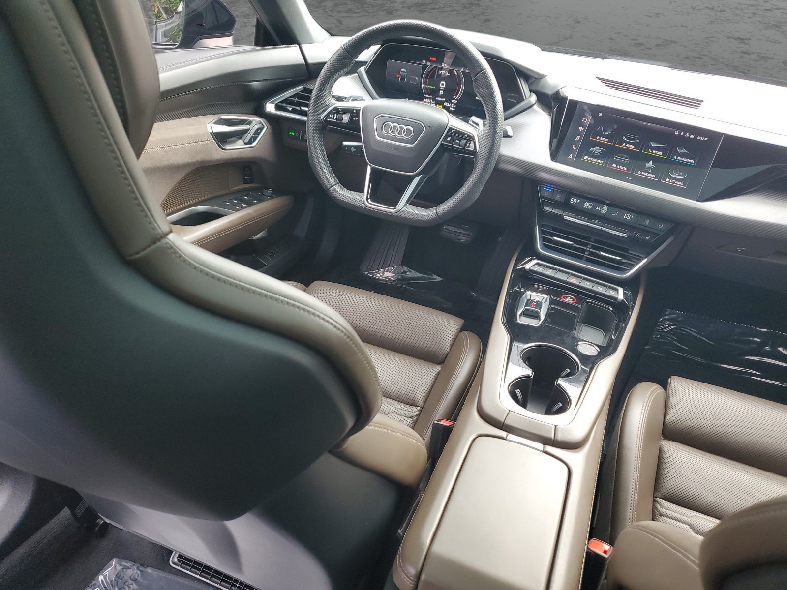 Used 2023 Audi e-tron GT Prestige AWD/4WD image 11