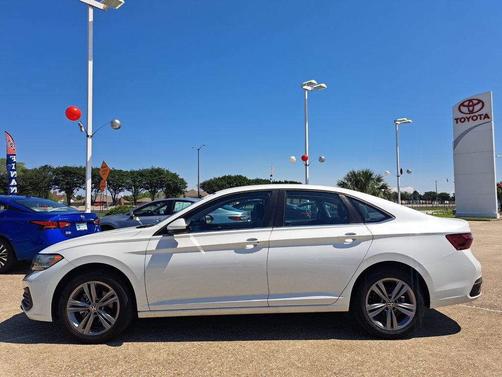 Used 2023 Volkswagen Jetta SE FWD image 8