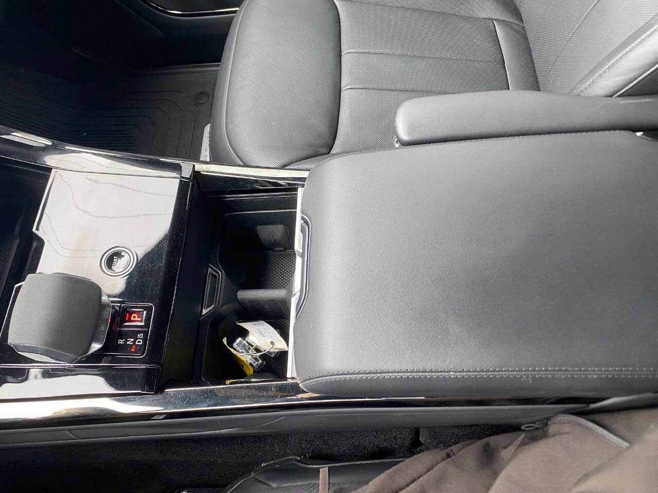 Used 2024 Land Rover Range Rover Sport SE image 20