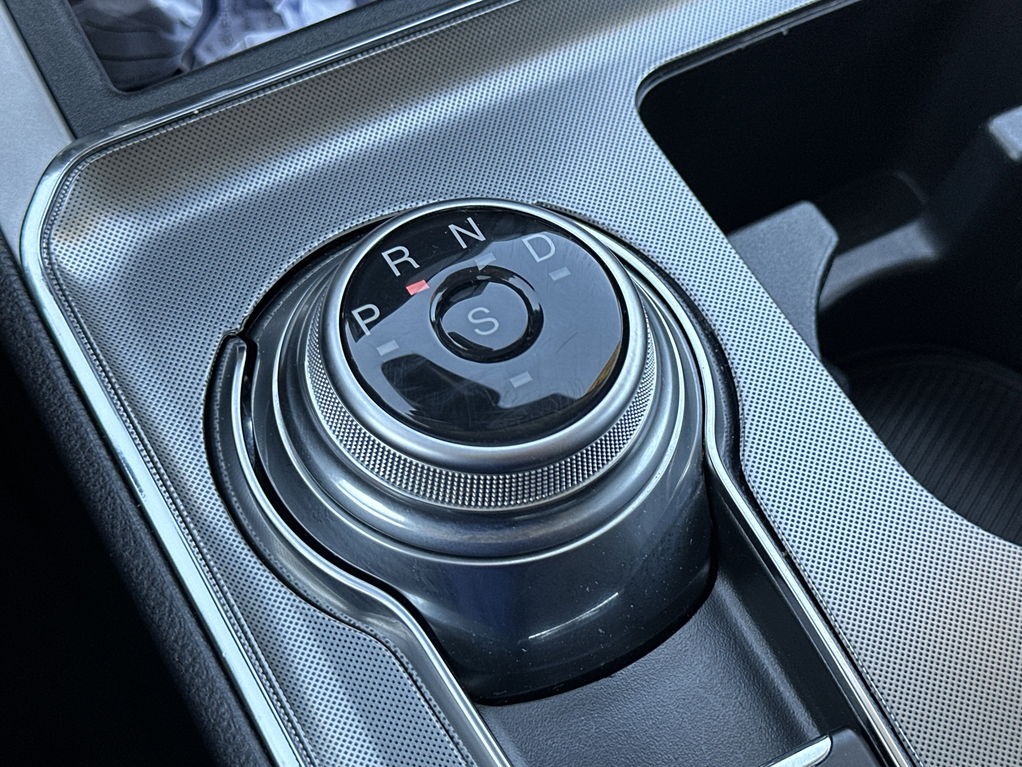 Used 2024 Ford Edge SEL w/ Sport Appearance Package image 32