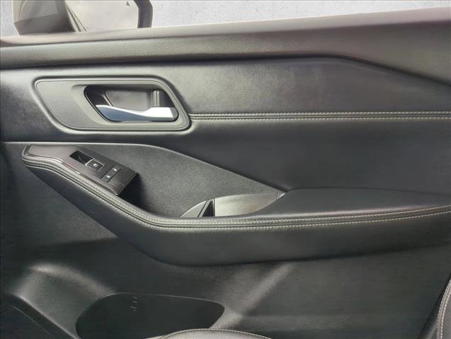 Used 2025 Nissan Rogue SL FWD image 25