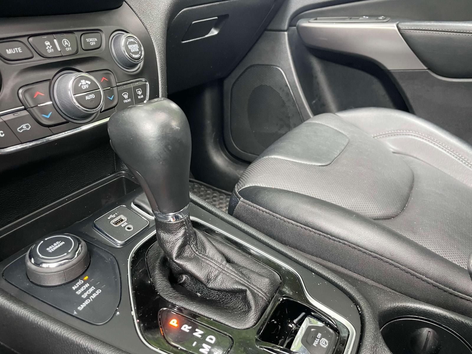 Used 2022 Jeep Cherokee Limited w/ Elite Package AWD/4WD image 31