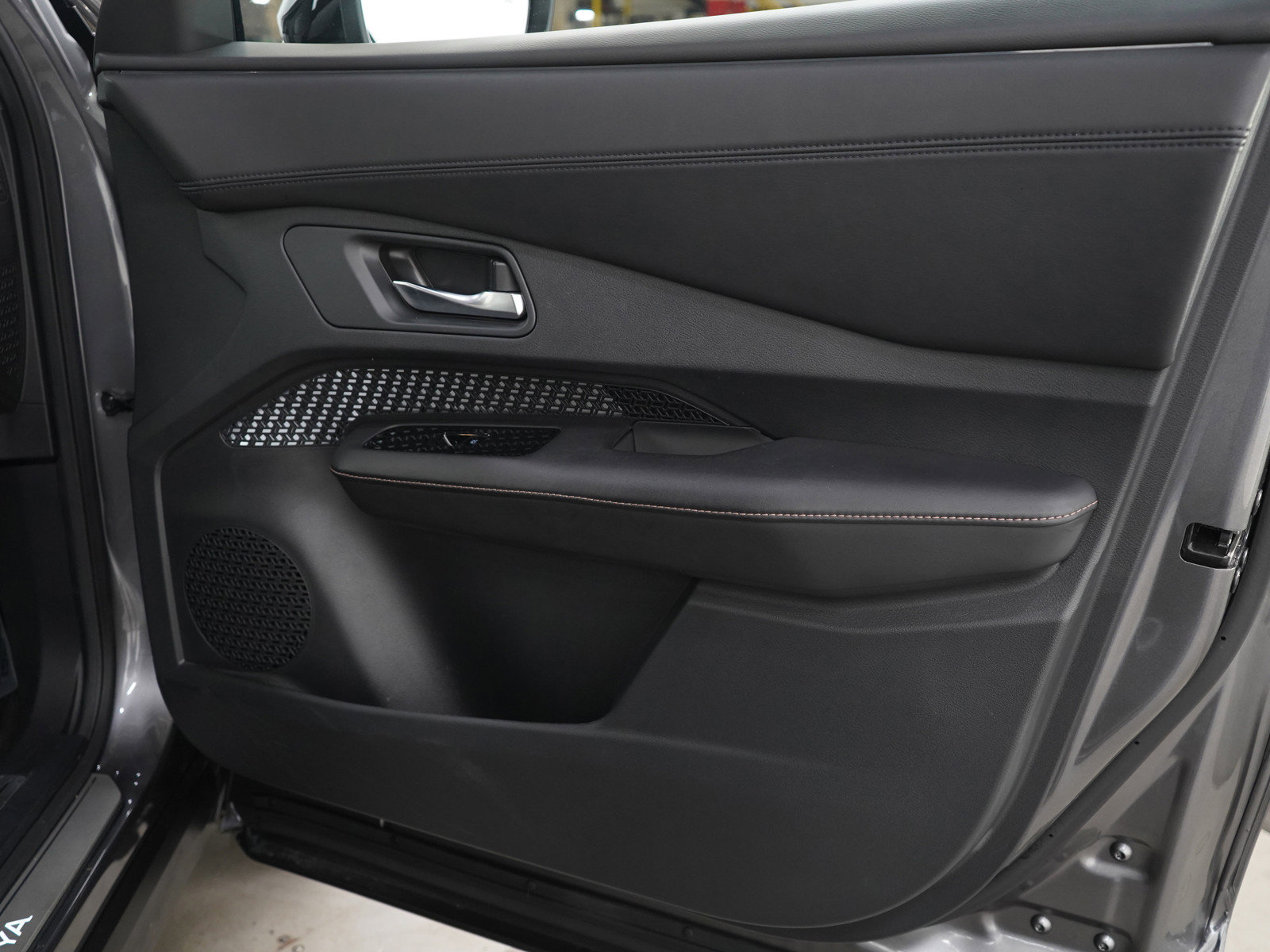 Used 2024 Nissan Ariya AWD image 9