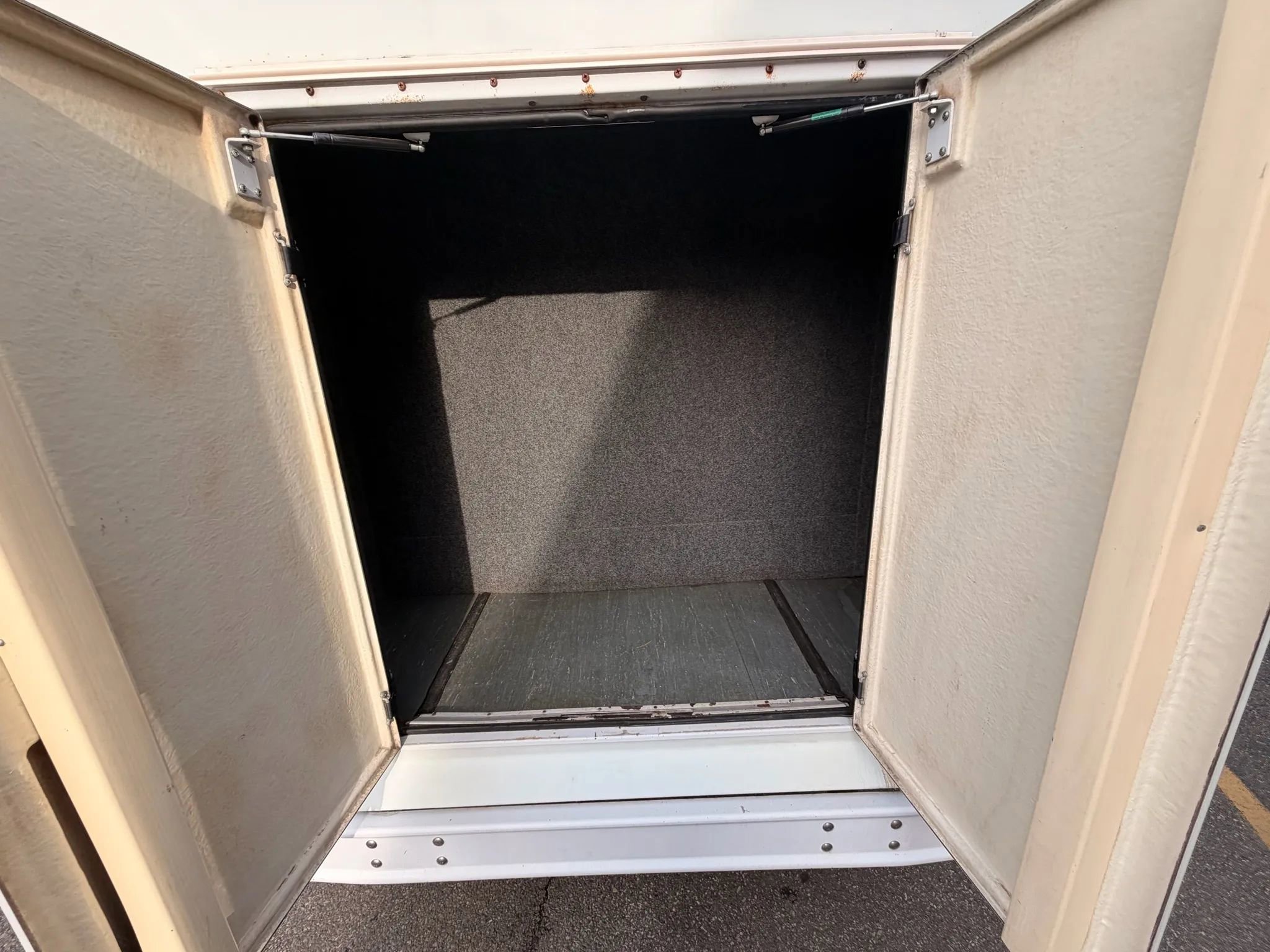 Used 2003 Ford E-450 and Econoline 450 image 18