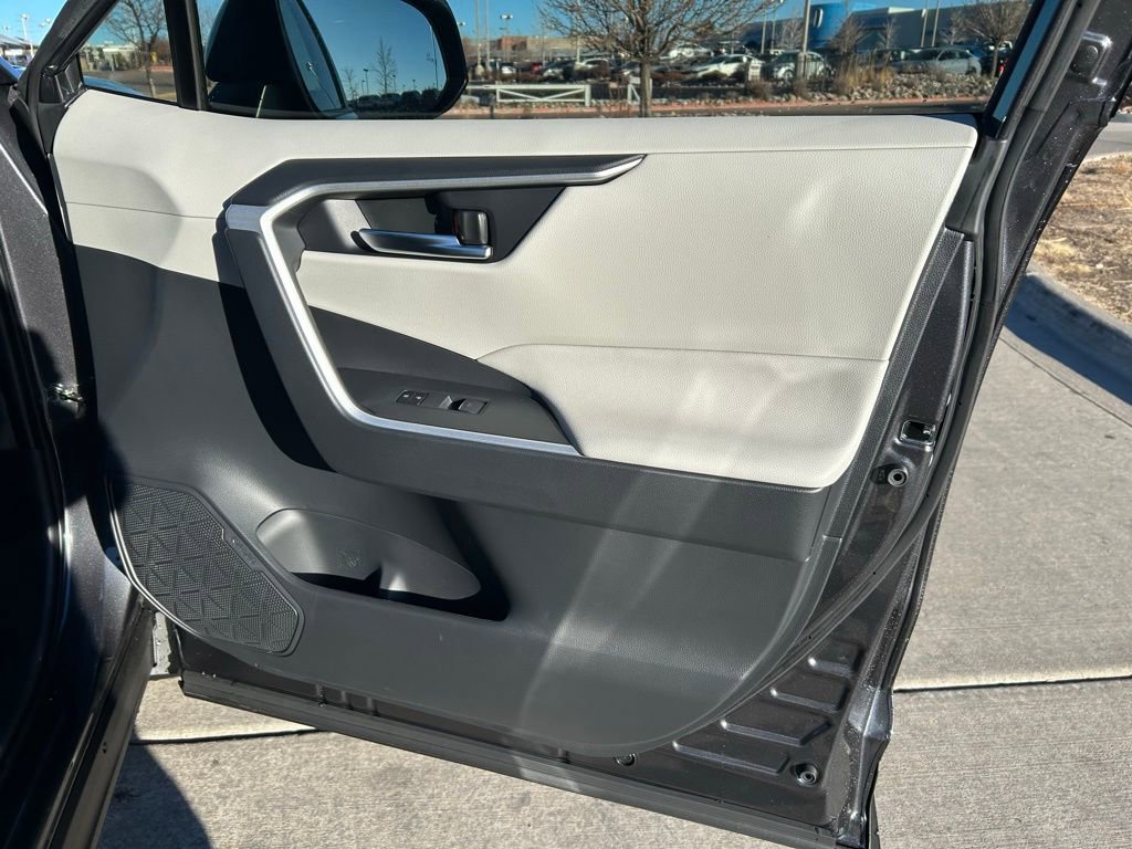 Used 2025 Toyota RAV4 XLE image 20