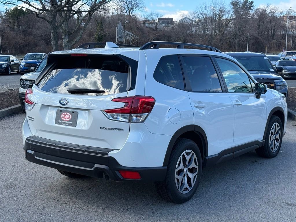 Used 2022 Subaru Forester Premium image 8