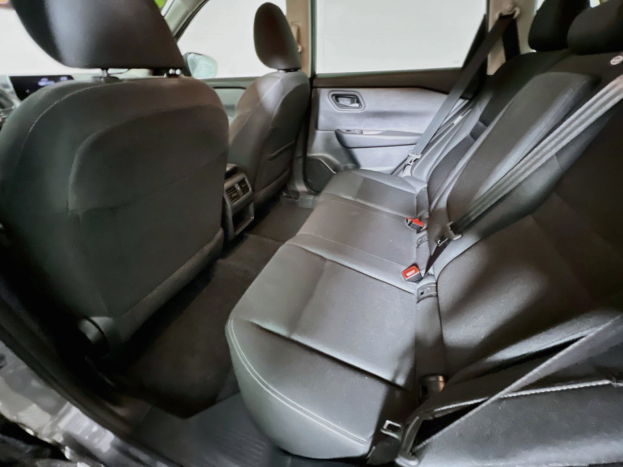 Used 2024 Nissan Rogue S FWD image 29