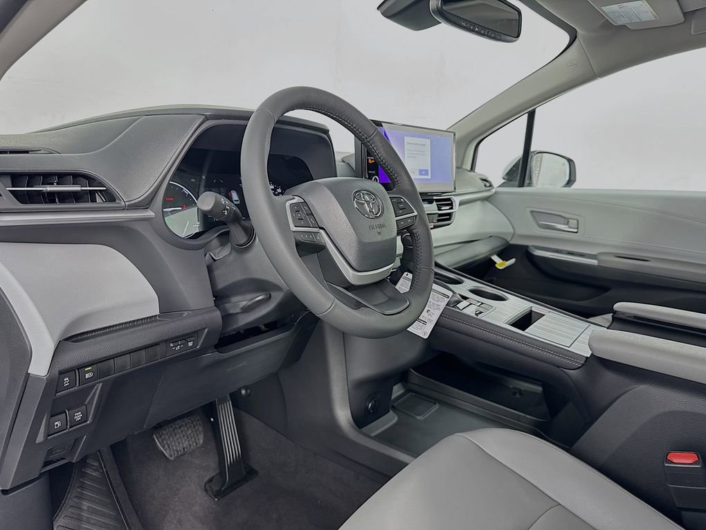 New 2026 Toyota Sienna XLE image 11
