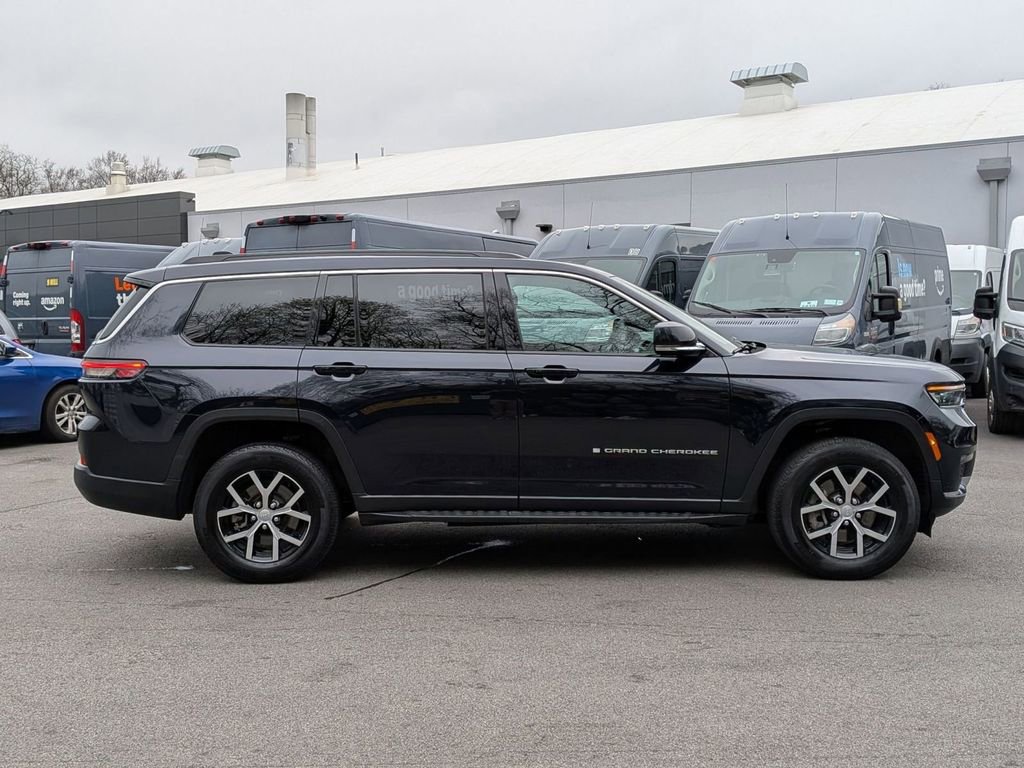 Used 2024 Jeep Grand Cherokee L Limited AWD/4WD image 2