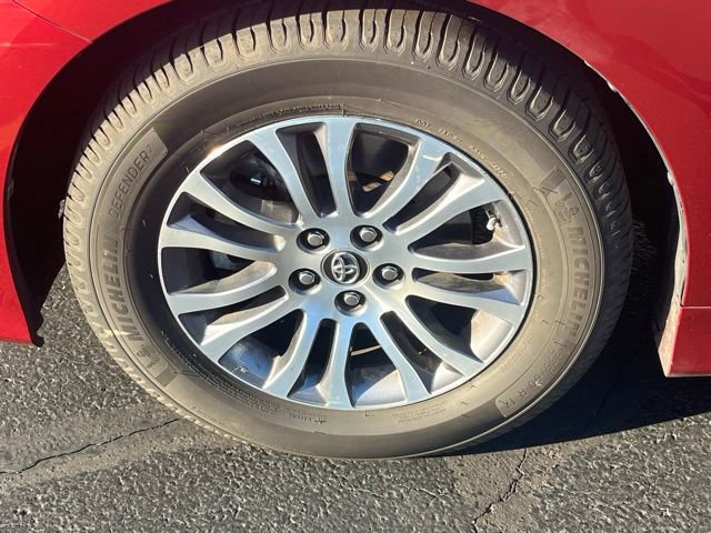 Used 2019 Toyota Sienna XLE image 6