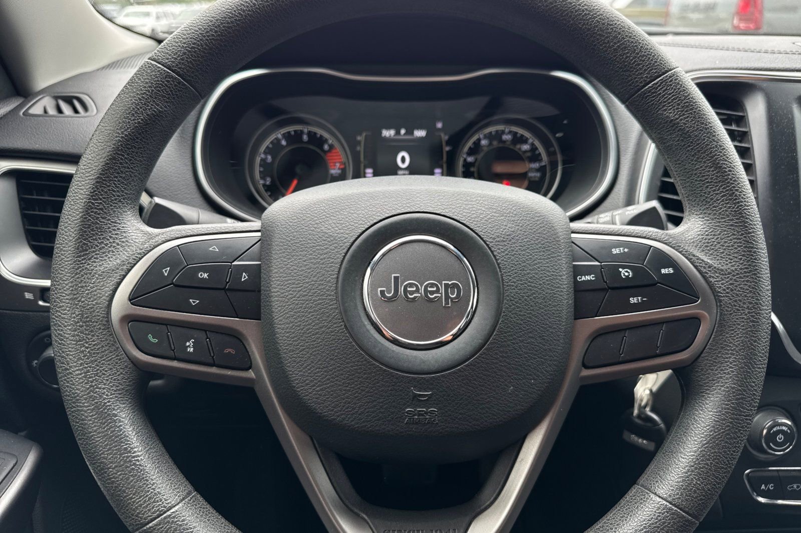 Used 2021 Jeep Cherokee Latitude FWD image 25