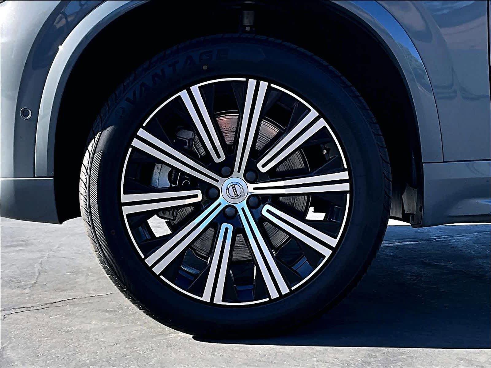 Used 2022 Volvo XC90 T8 Inscription w/ Advanced Package AWD/4WD image 12