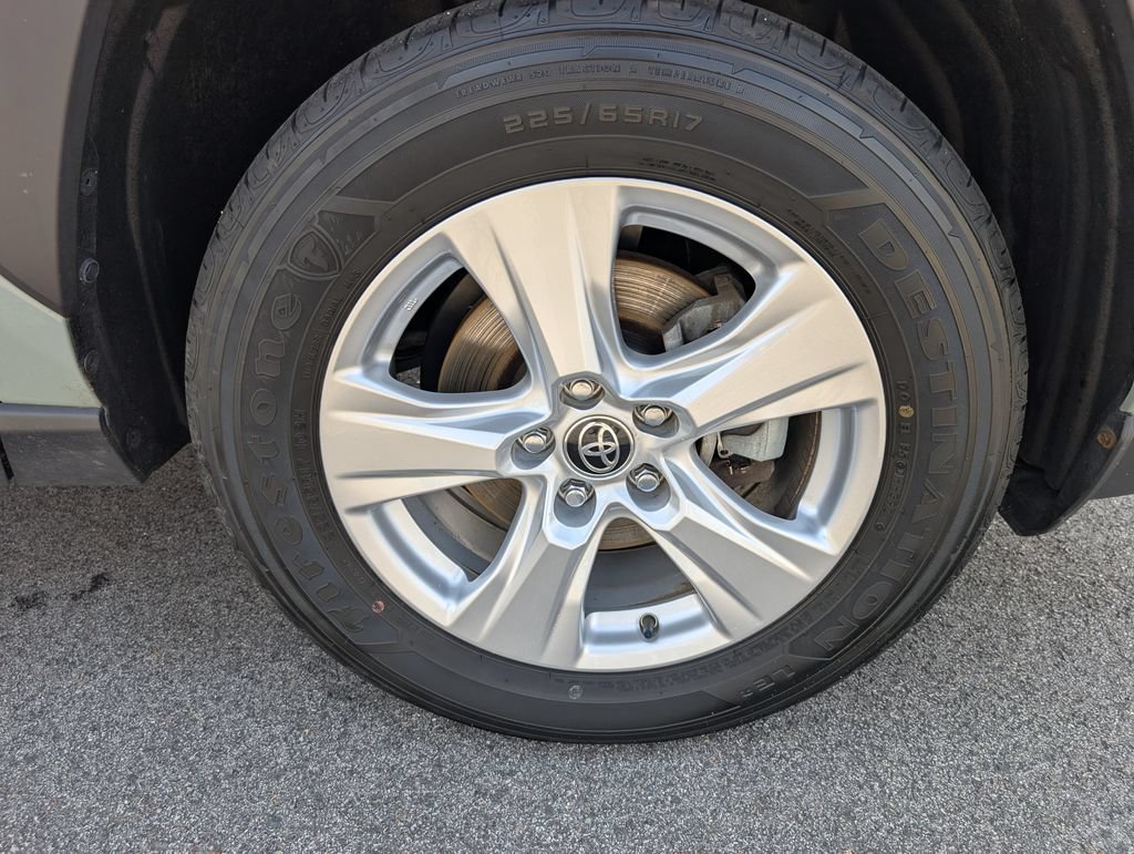 Used 2021 Toyota RAV4 XLE w/ Convenience Package AWD/4WD image 12
