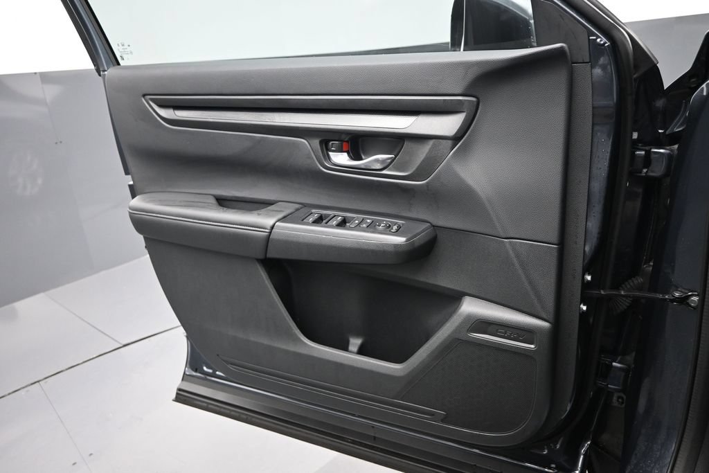 Used 2025 Honda CR-V LX image 5