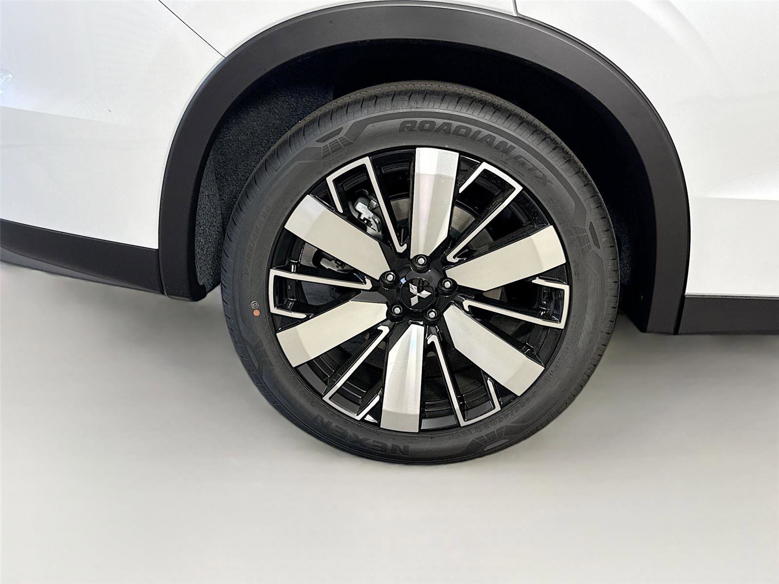 New 2026 Mitsubishi Outlander SE image 32