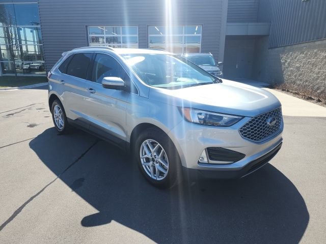 Used 2023 Ford Edge SEL w/ Convenience Package image 3
