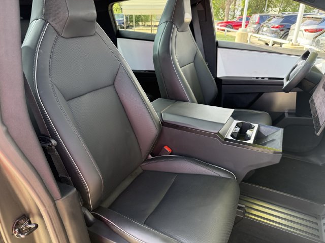 Used 2024 Tesla Cybertruck AWD Crew Cab image 23