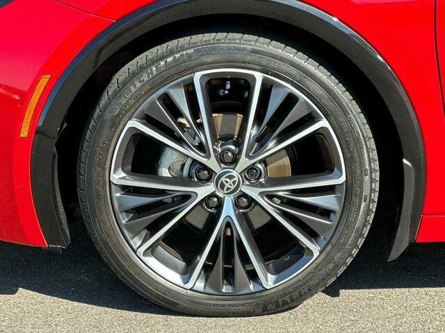 Used 2024 Toyota Prius XLE FWD image 33