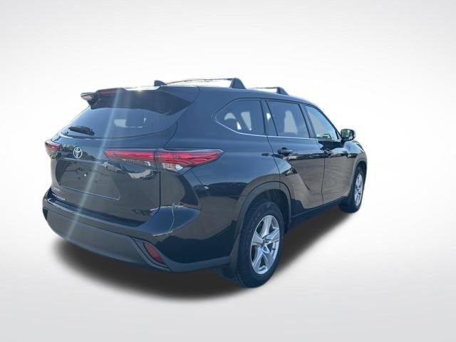 Used 2023 Toyota Highlander L FWD image 5