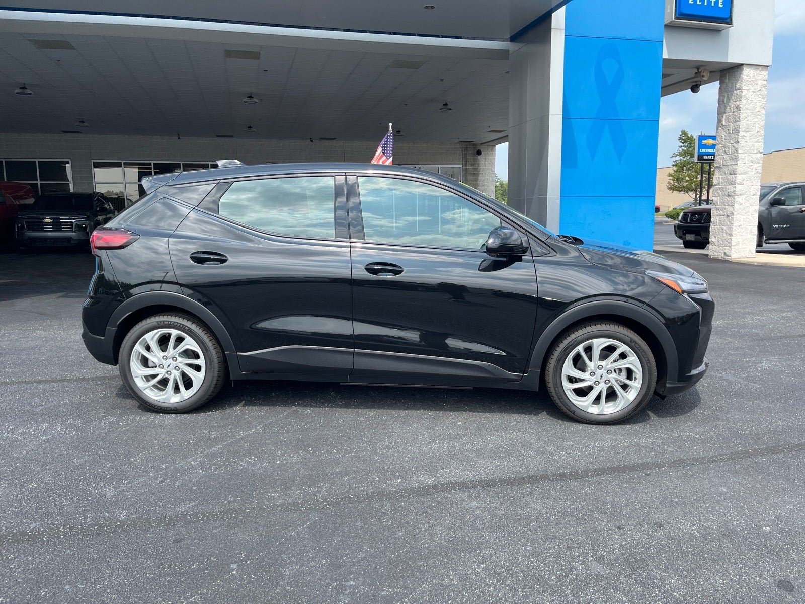 New 2027 Chevrolet Bolt LT w/ Comfort Package FWD image 5