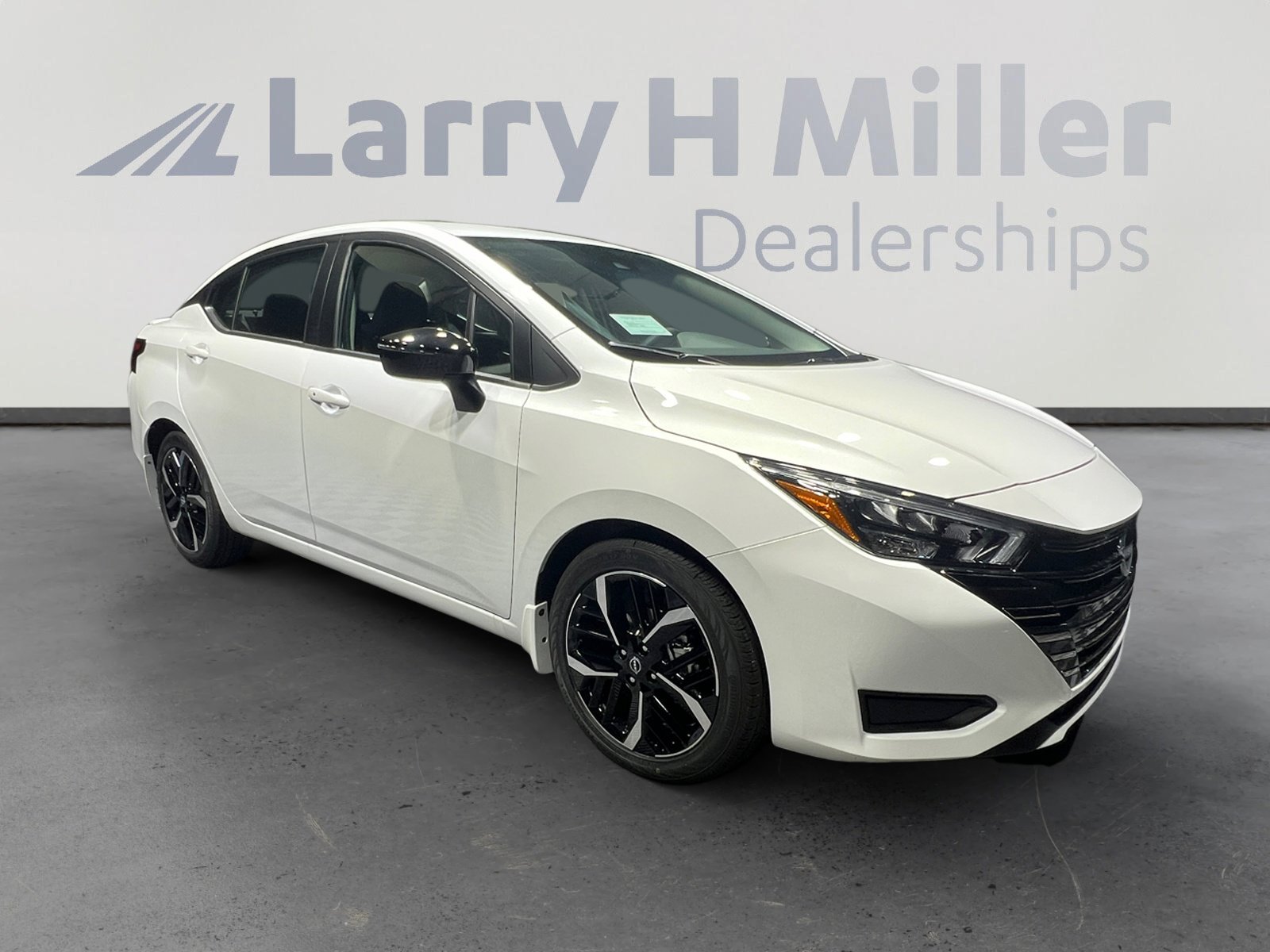 New 2025 Nissan Versa SR w/ Trunk Package image 7